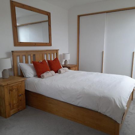Converted Barn In Bath Bagian luar foto