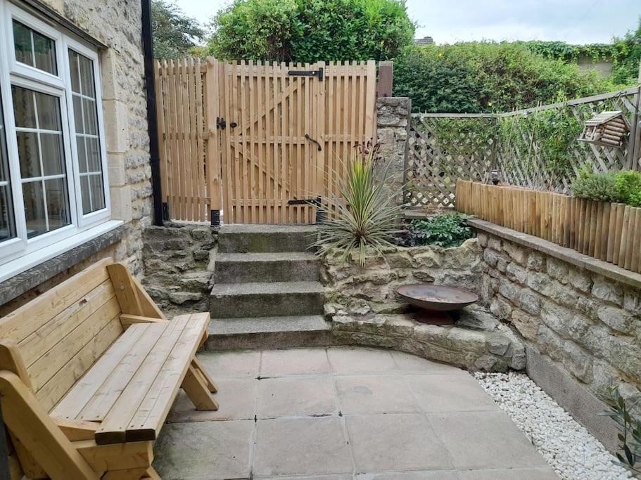 Converted Barn In Bath Bagian luar foto