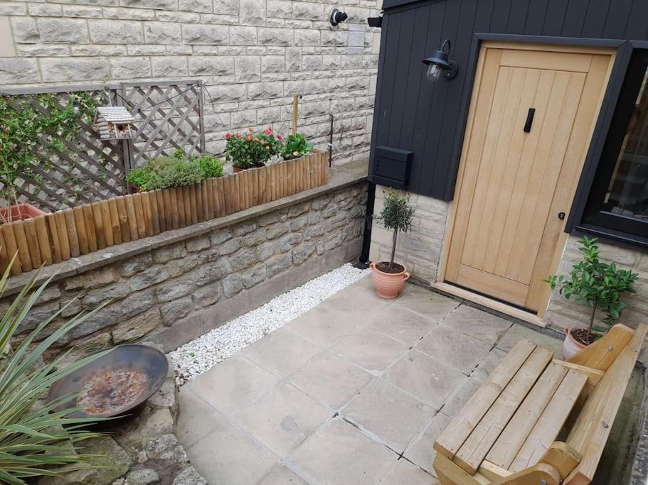 Converted Barn In Bath Bagian luar foto