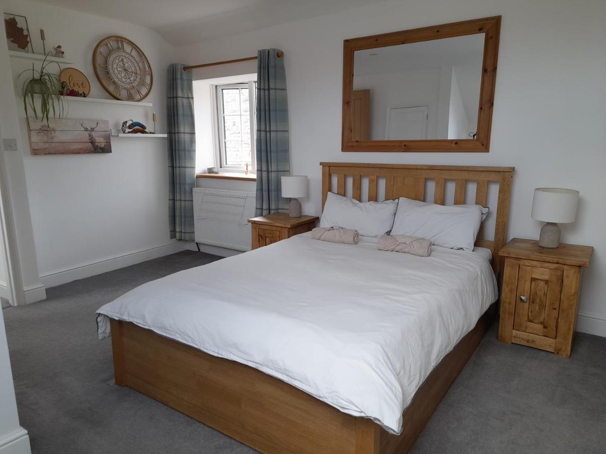 Converted Barn In Bath Bagian luar foto