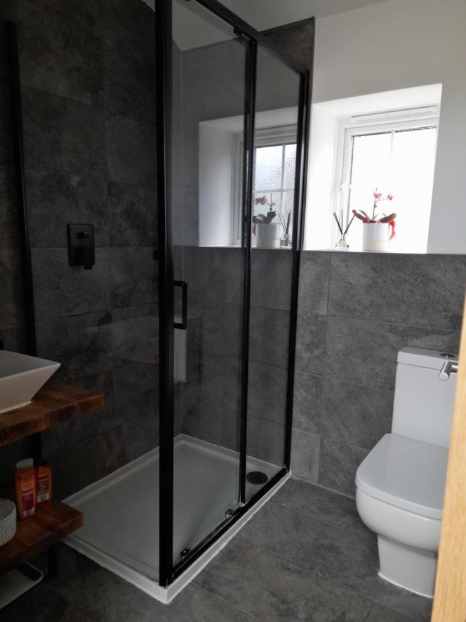 Converted Barn In Bath Bagian luar foto
