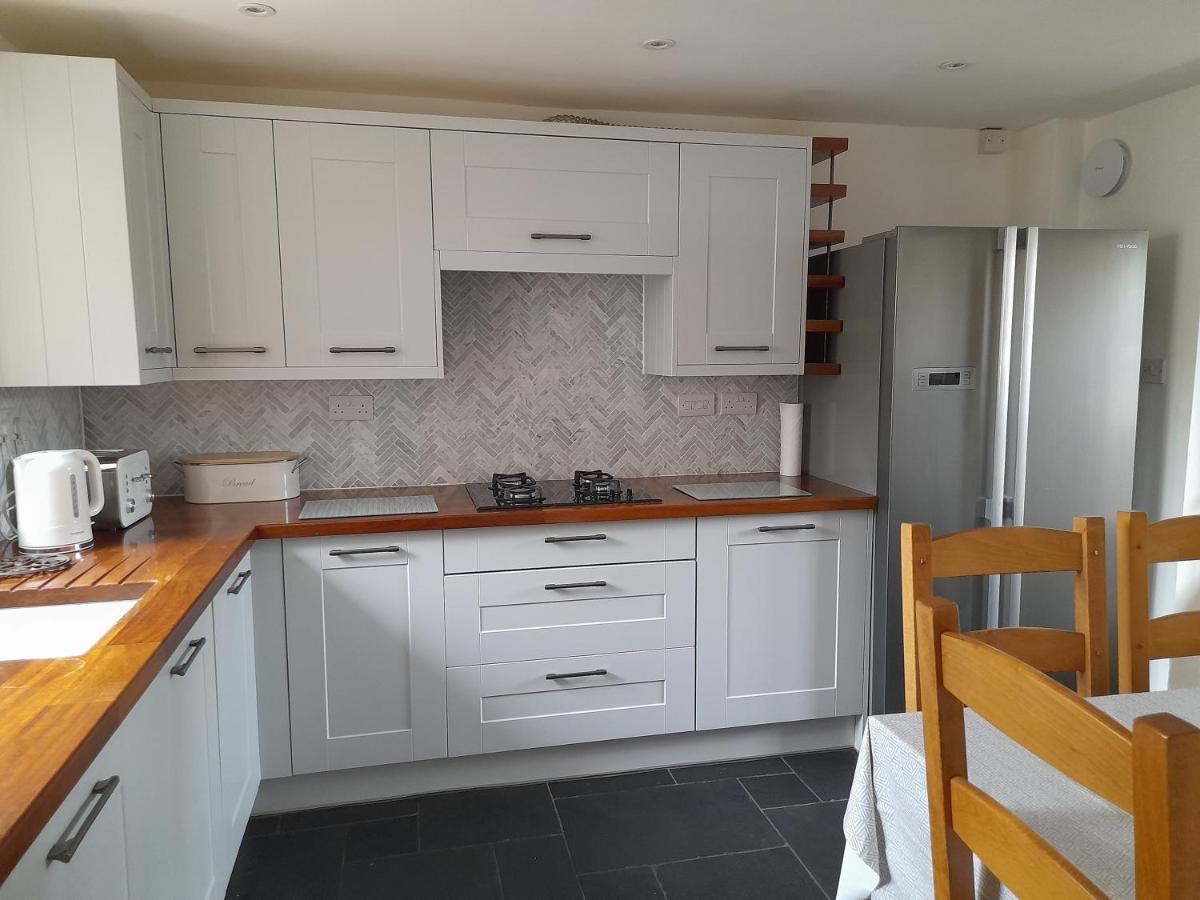 Converted Barn In Bath Bagian luar foto
